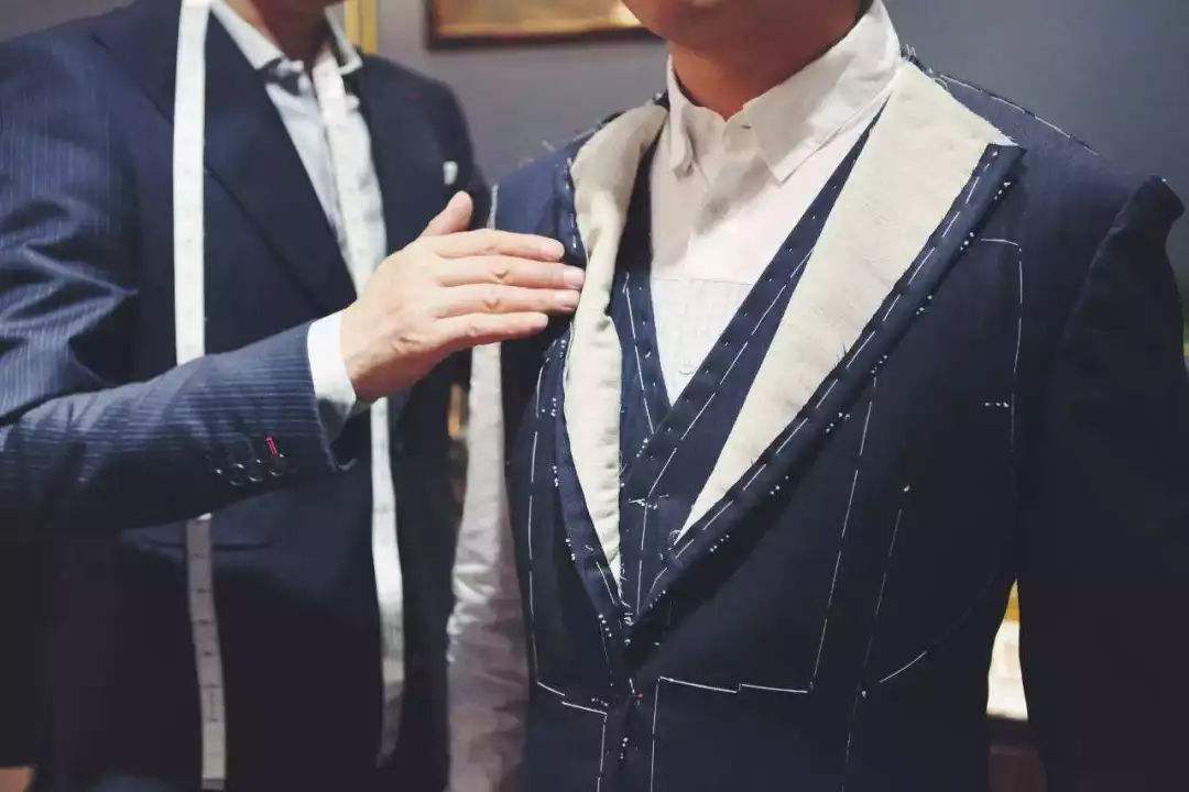 河源职业装也能突显风格